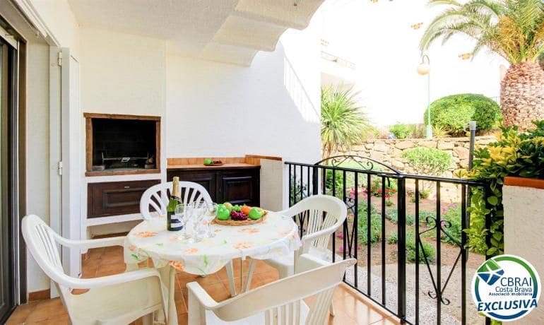 1 bedroom Apartment for sale in Roses with pool garage - € 135,000 (Ref: 10115790)