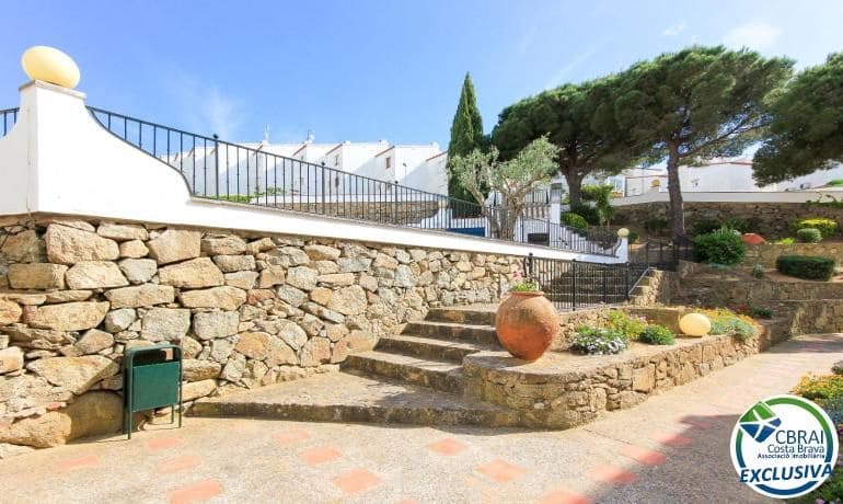 1 bedroom Apartment for sale in Roses with pool garage - € 135,000 (Ref: 10115790)
