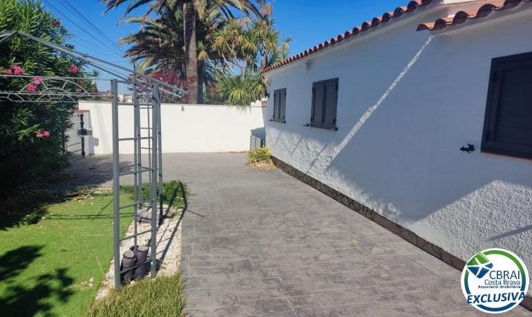 3 bedroom Villa for sale in Empuriabrava with pool - € 475,000 (Ref: 10115793)