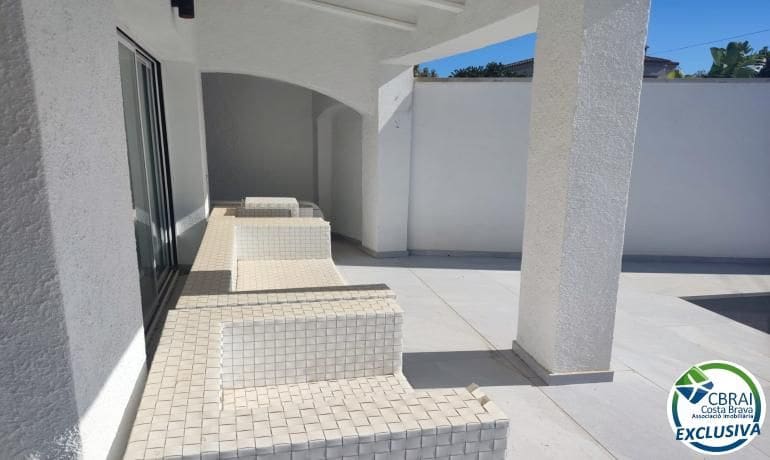 3 bedroom Villa for sale in Empuriabrava with pool - € 475,000 (Ref: 10115793)