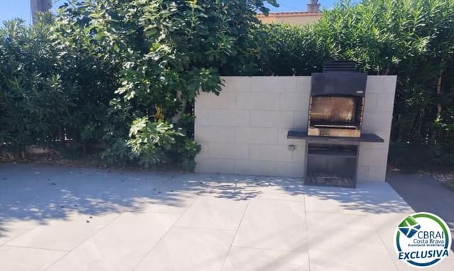 3 makuuhuone Huvila myytävänä paikassa Empuriabrava, Castelló d'Empúries mukana uima-altaan - 475 000 € (Ref: 10115793)