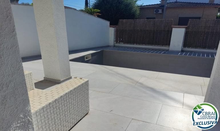 3 bedroom Villa for sale in Empuriabrava with pool - € 475,000 (Ref: 10115793)