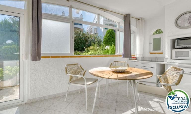 1 slaapkamer Appartement te koop in Roses met zwembad garage - € 139.500 (Ref: 10136223)