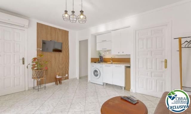 1 slaapkamer Appartement te koop in Roses met zwembad garage - € 139.500 (Ref: 10136223)