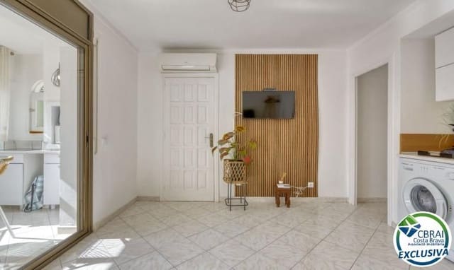 1 slaapkamer Appartement te koop in Roses met zwembad garage - € 139.500 (Ref: 10136223)