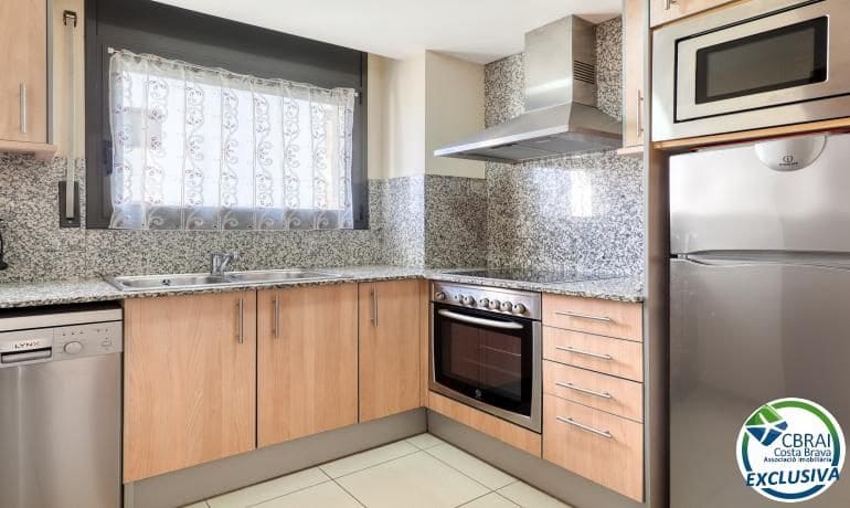 2 slaapkamer Appartement te koop in Roses met zwembad garage - € 365.000 (Ref: 10136226)