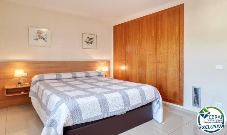 2 slaapkamer Appartement te koop in Roses met zwembad garage - € 365.000 (Ref: 10136226)