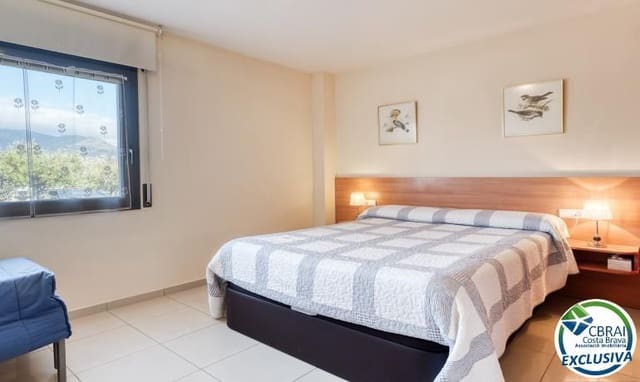2 slaapkamer Appartement te koop in Roses met zwembad garage - € 365.000 (Ref: 10136226)
