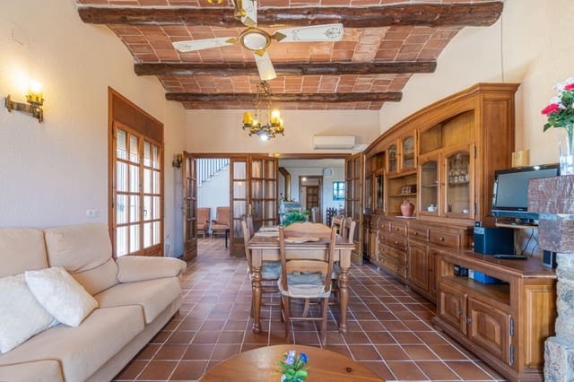 6 soveværelse Villa til salg i Sant Pere Pescador med garage - € 519.000 (Ref: 10136229)