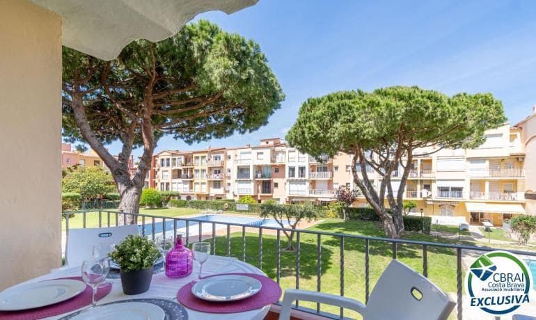 Apartamento de 2 habitaciones en Empuriabrava en venta con piscina - 257.000 € (Ref: 10165183)