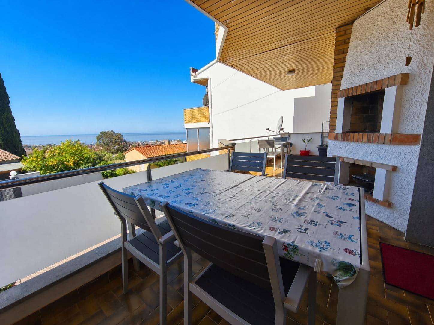 3 bedroom Apartment for sale in Roses with pool garage - € 335,000 (Ref: 10171878)