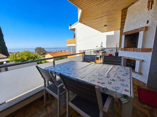 3 bedroom Apartment for sale in Roses with pool garage - € 335,000 (Ref: 10171878)