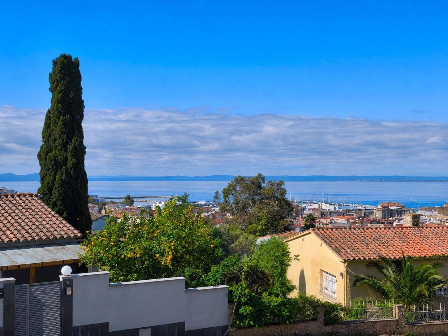 3 bedroom Apartment for sale in Roses with pool garage - € 335,000 (Ref: 10171878)