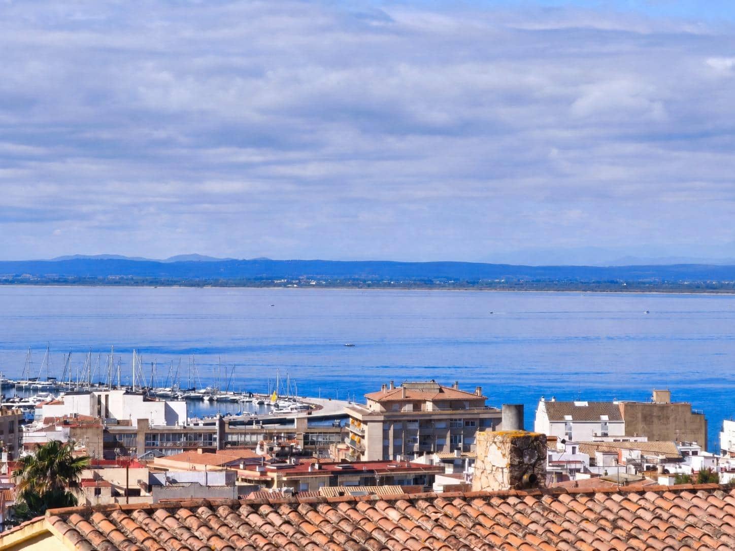 3 bedroom Apartment for sale in Roses with pool garage - € 335,000 (Ref: 10171878)