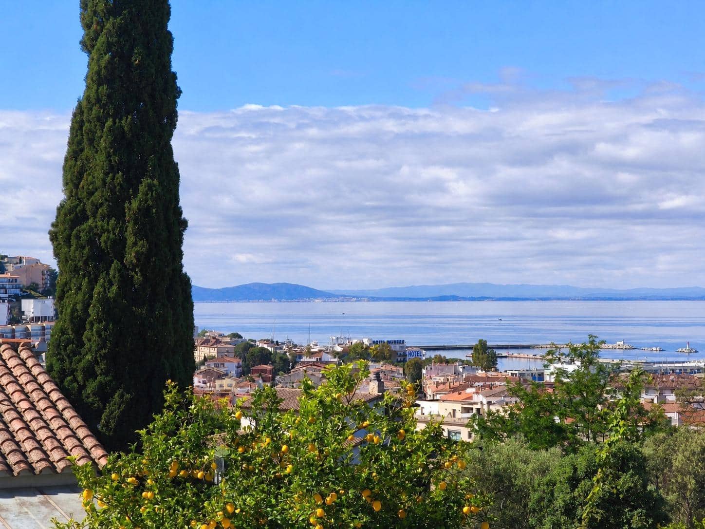 3 bedroom Apartment for sale in Roses with pool garage - € 335,000 (Ref: 10171878)