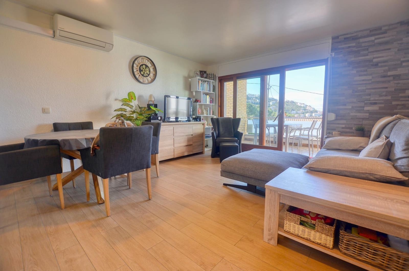 3 bedroom Apartment for sale in Roses with pool garage - € 335,000 (Ref: 10171878)