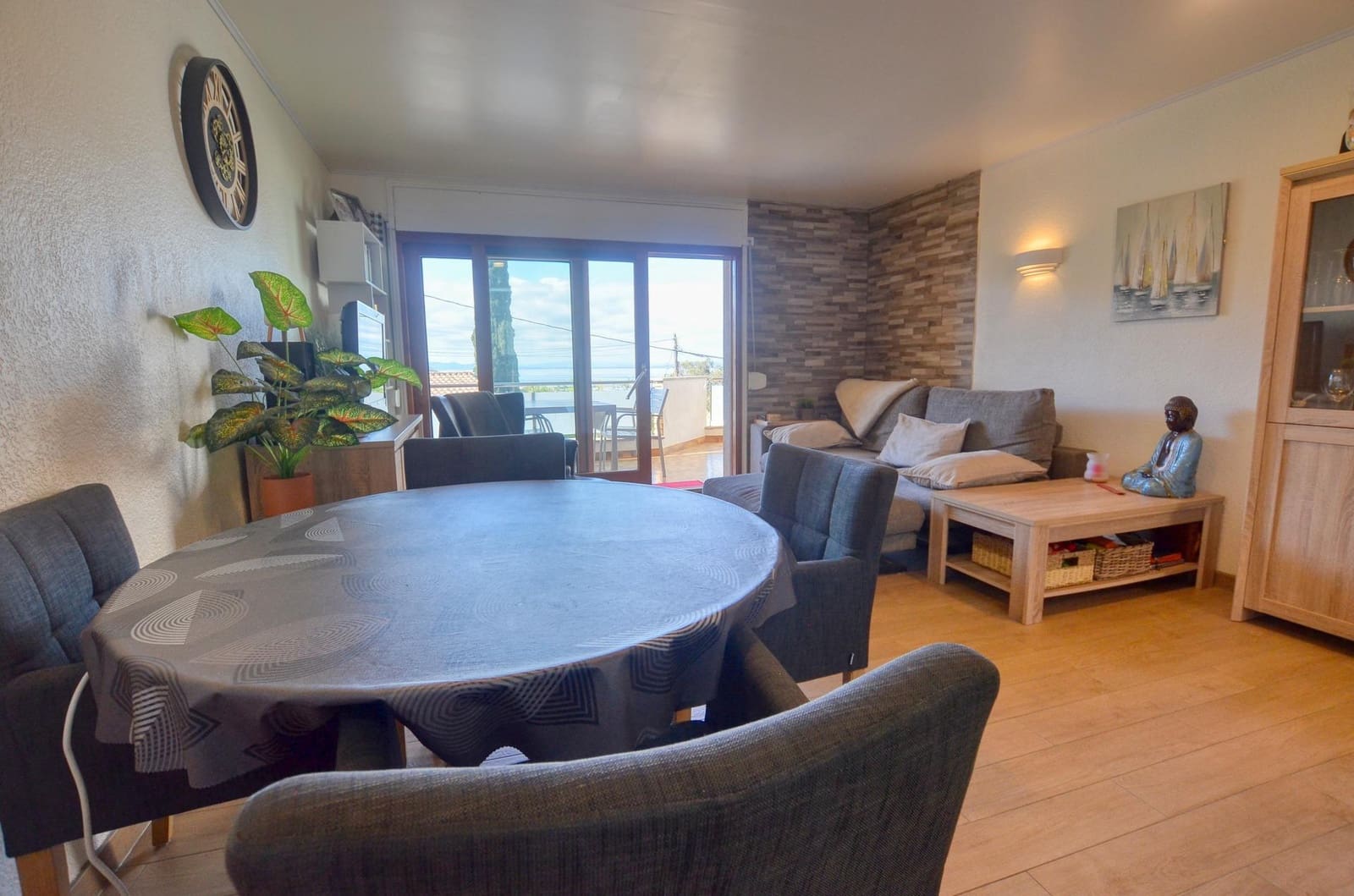 3 bedroom Apartment for sale in Roses with pool garage - € 335,000 (Ref: 10171878)