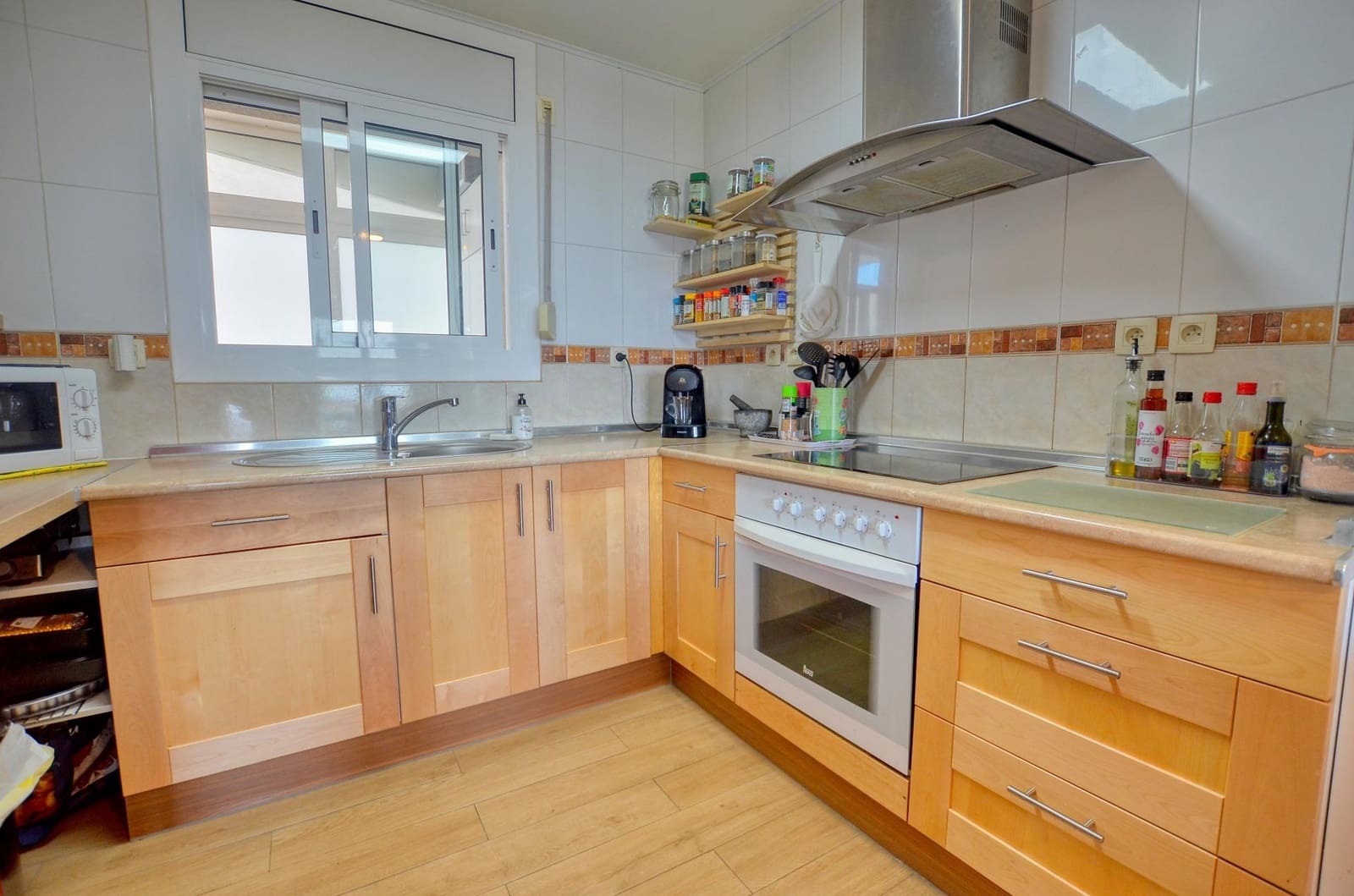 3 bedroom Apartment for sale in Roses with pool garage - € 335,000 (Ref: 10171878)