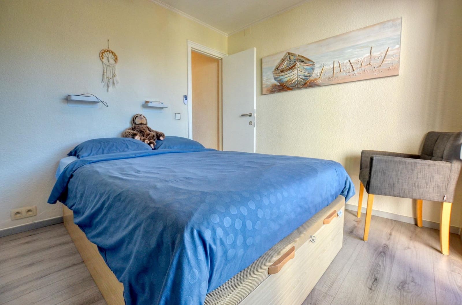 3 bedroom Apartment for sale in Roses with pool garage - € 335,000 (Ref: 10171878)