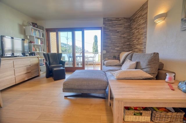 3 bedroom Apartment for sale in Roses with pool garage - € 335,000 (Ref: 10171878)
