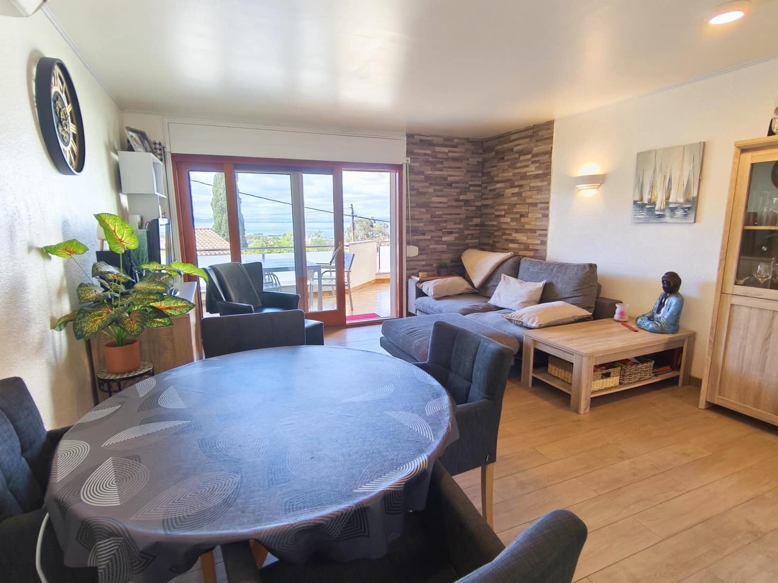 3 bedroom Apartment for sale in Roses with pool garage - € 335,000 (Ref: 10171878)