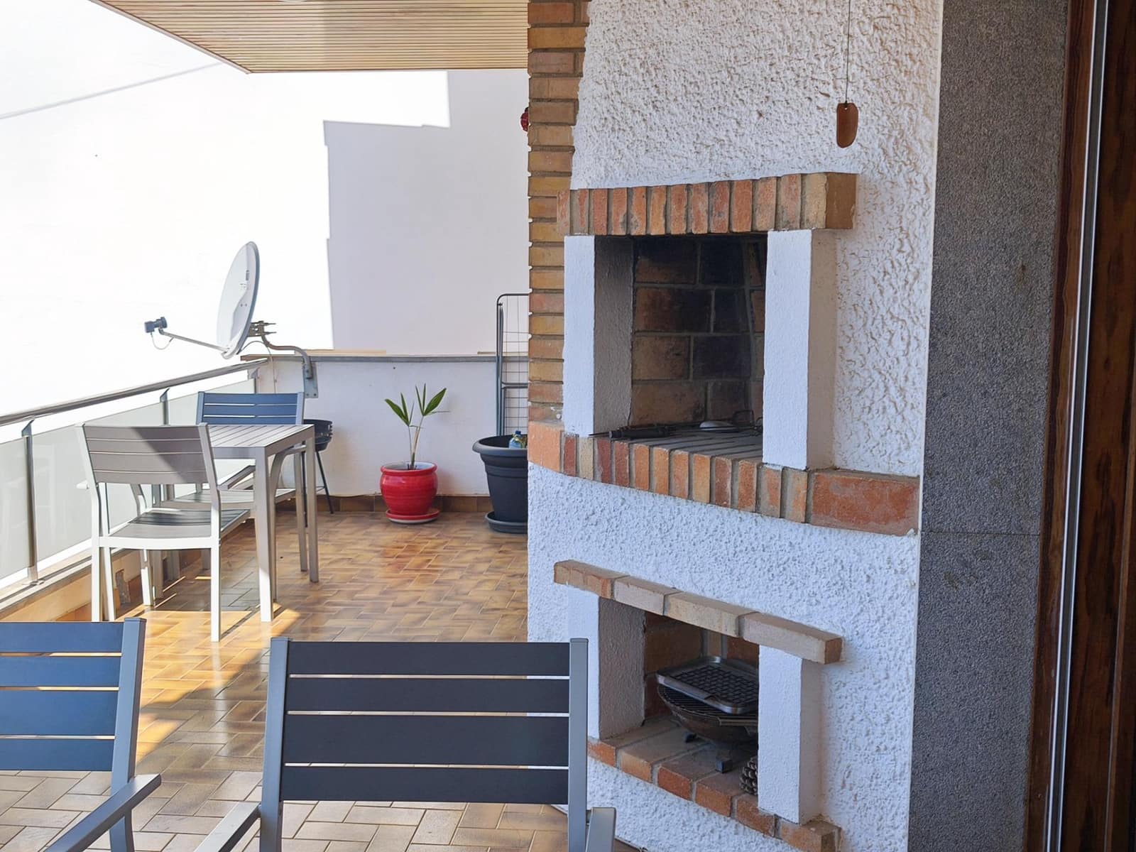 3 bedroom Apartment for sale in Roses with pool garage - € 335,000 (Ref: 10171878)