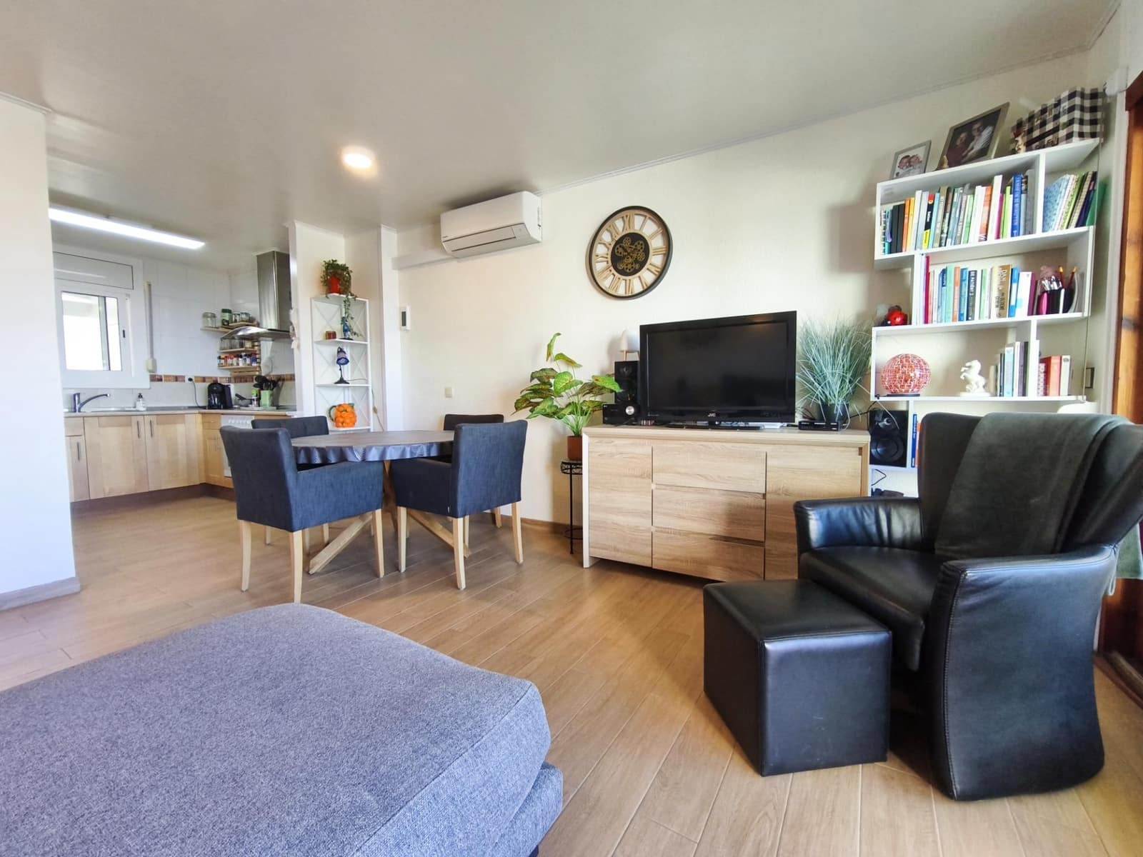 3 bedroom Apartment for sale in Roses with pool garage - € 335,000 (Ref: 10171878)