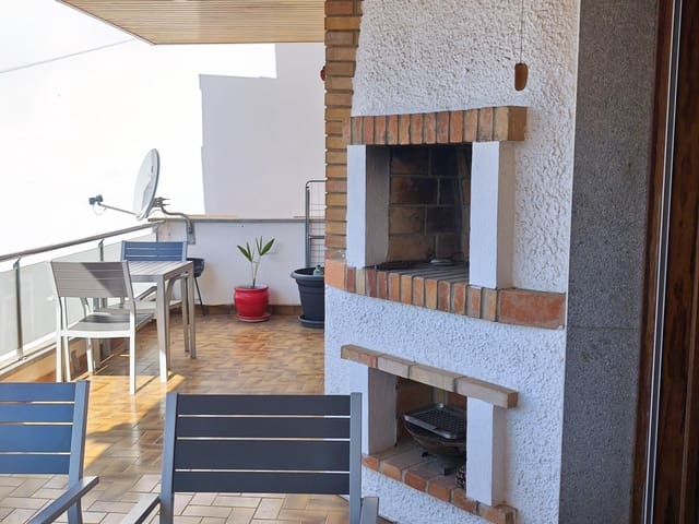 3 bedroom Apartment for sale in Roses with pool garage - € 335,000 (Ref: 10171878)