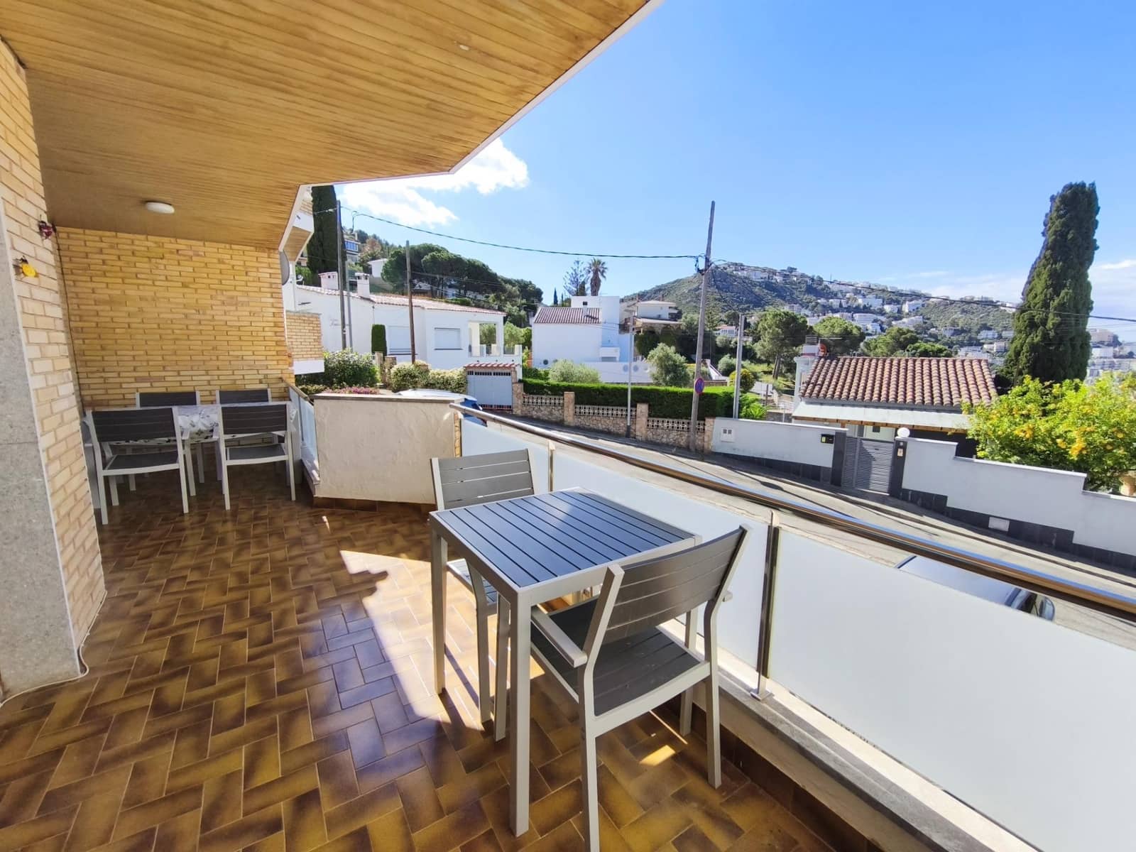 3 bedroom Apartment for sale in Roses with pool garage - € 335,000 (Ref: 10171878)