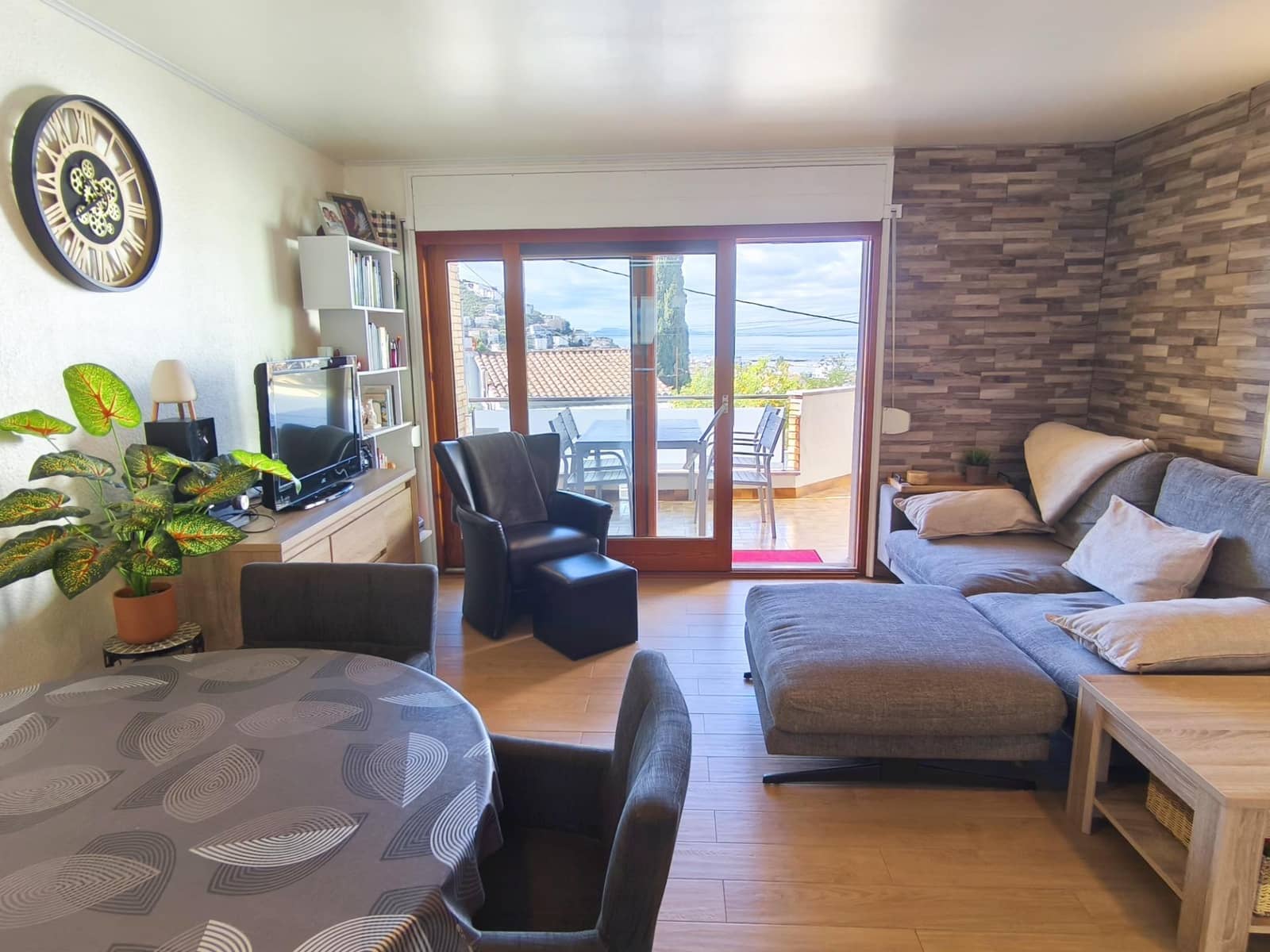 3 bedroom Apartment for sale in Roses with pool garage - € 335,000 (Ref: 10171878)