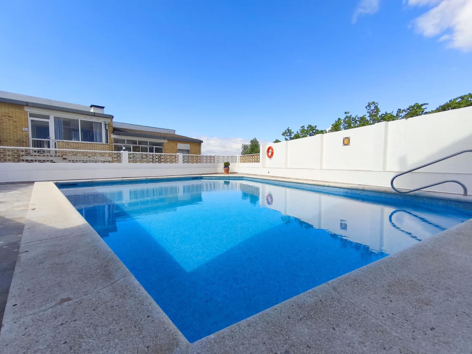 3 bedroom Apartment for sale in Roses with pool garage - € 335,000 (Ref: 10171878)