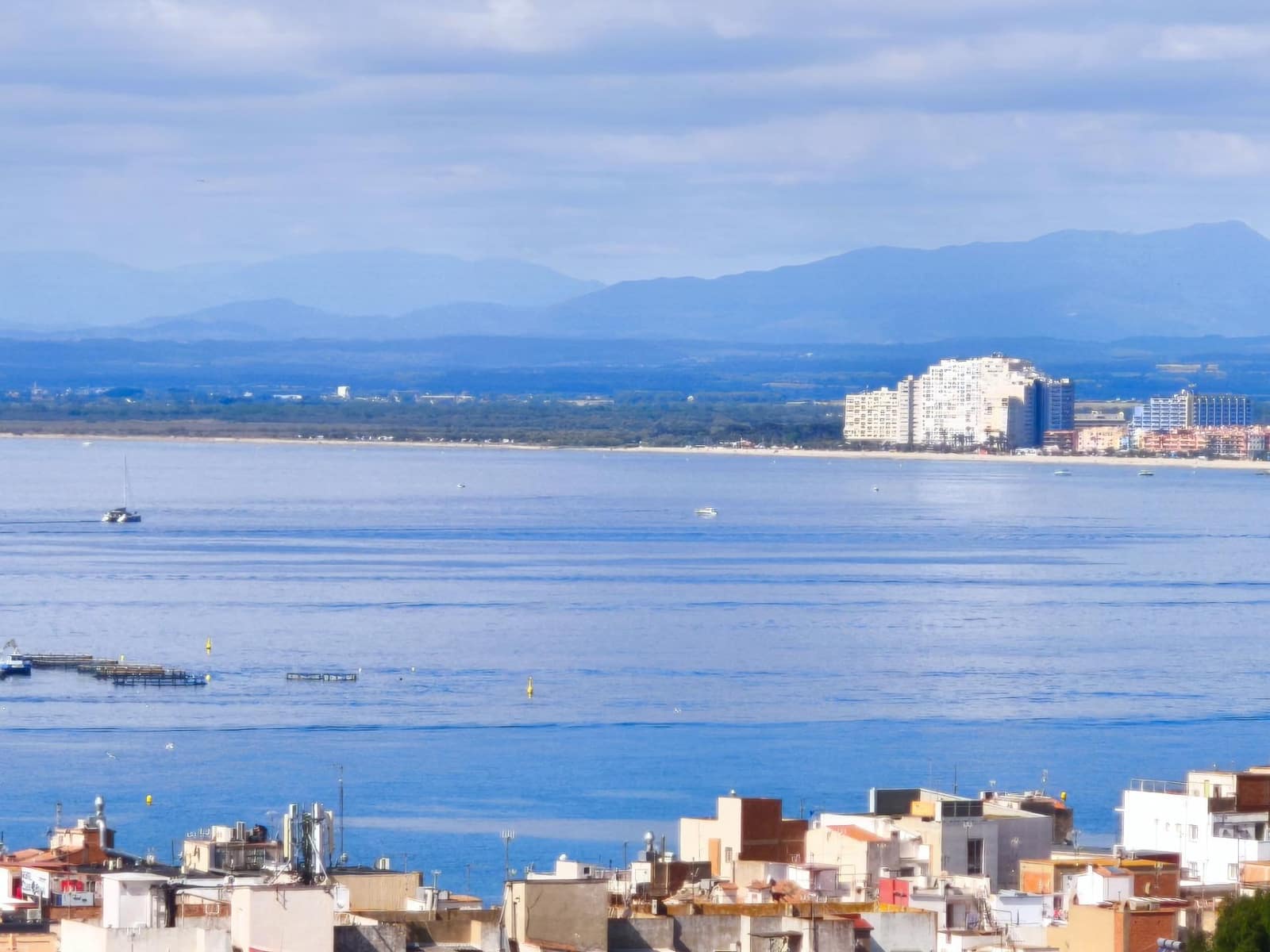 3 bedroom Apartment for sale in Roses with pool garage - € 335,000 (Ref: 10171878)