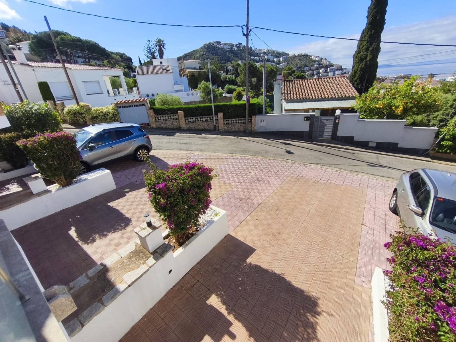 3 bedroom Apartment for sale in Roses with pool garage - € 335,000 (Ref: 10171878)