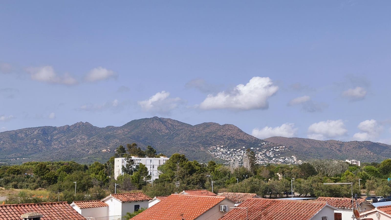 2 bedroom Apartment for sale in Roses with garage - € 185,000 (Ref: 10171879)