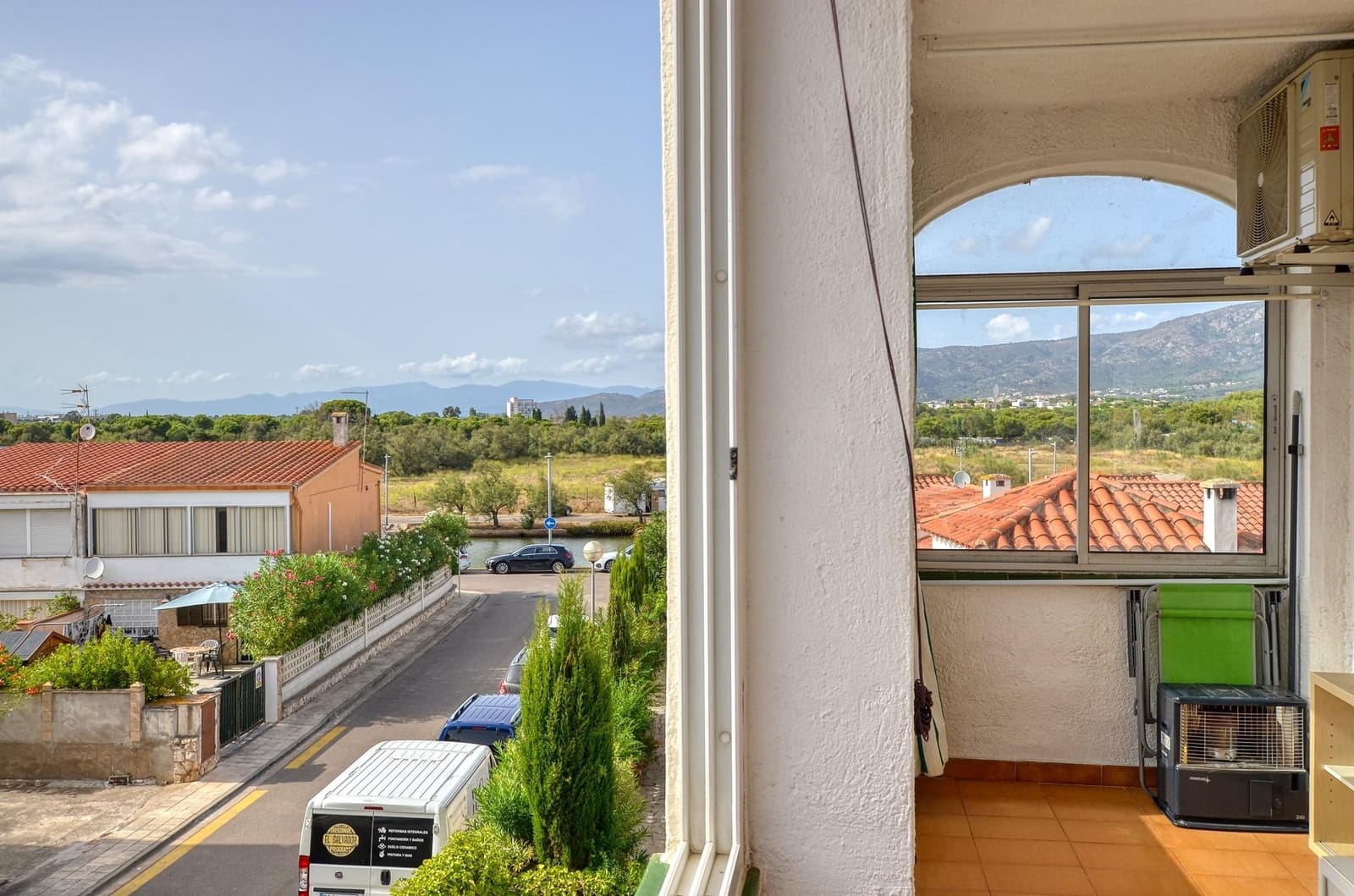 2 bedroom Apartment for sale in Roses with garage - € 185,000 (Ref: 10171879)