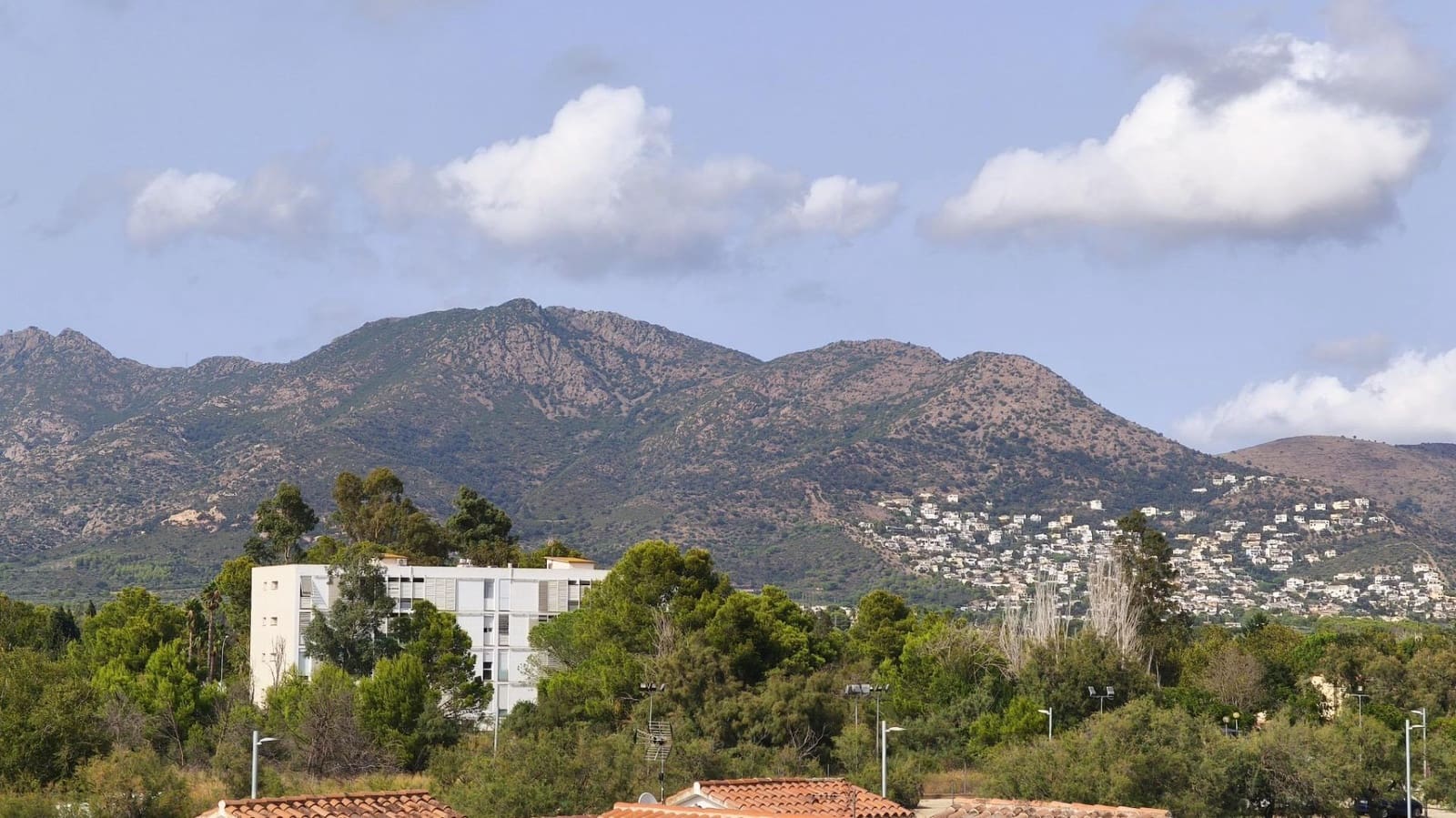 2 bedroom Apartment for sale in Roses with garage - € 185,000 (Ref: 10171879)