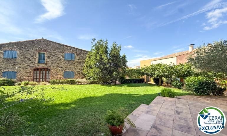 3 slaapkamer Flat te koop in Espolla - € 490.000 (Ref: 10174127)