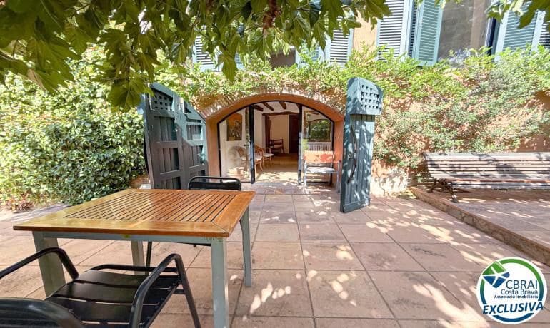 3 slaapkamer Flat te koop in Espolla - € 490.000 (Ref: 10174127)