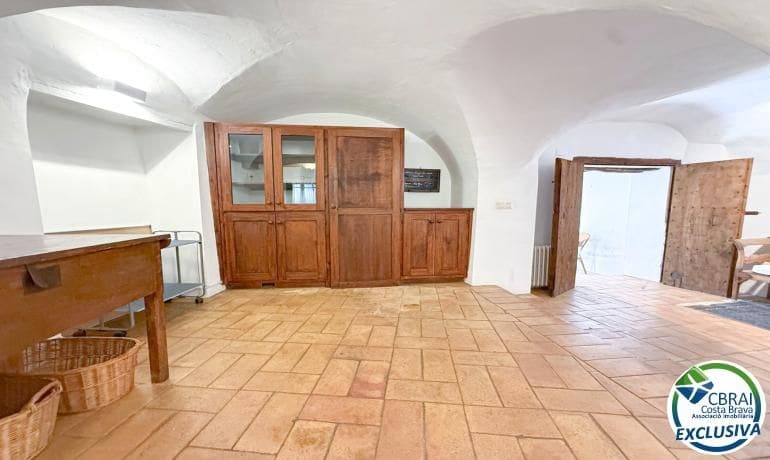 3 slaapkamer Flat te koop in Espolla - € 490.000 (Ref: 10174127)
