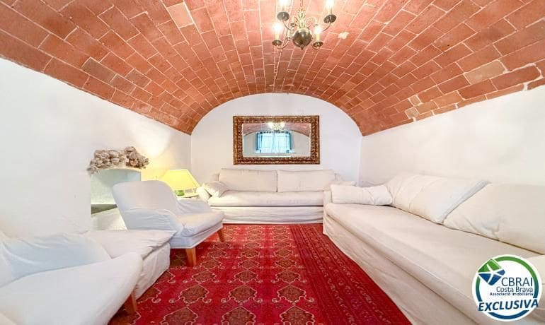 3 slaapkamer Flat te koop in Espolla - € 490.000 (Ref: 10174127)