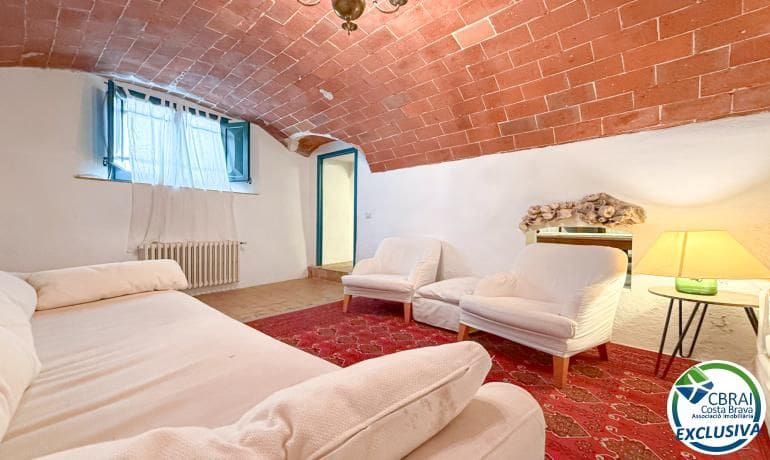 3 slaapkamer Flat te koop in Espolla - € 490.000 (Ref: 10174127)
