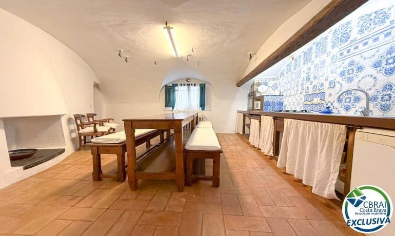 3 slaapkamer Flat te koop in Espolla - € 490.000 (Ref: 10174127)
