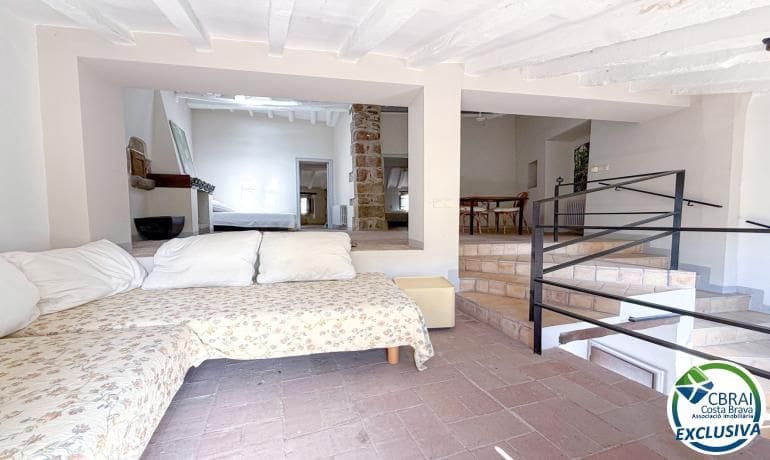 3 slaapkamer Flat te koop in Espolla - € 490.000 (Ref: 10174127)