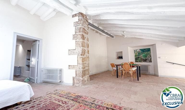 3 slaapkamer Flat te koop in Espolla - € 490.000 (Ref: 10174127)