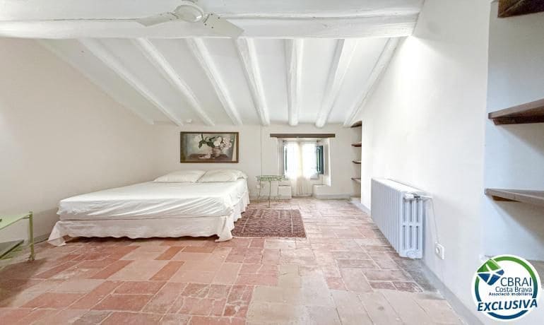 3 slaapkamer Flat te koop in Espolla - € 490.000 (Ref: 10174127)