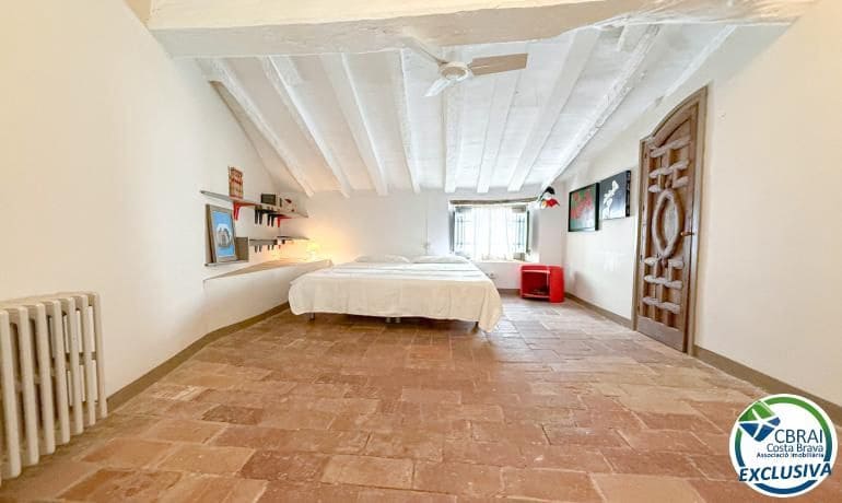 3 slaapkamer Flat te koop in Espolla - € 490.000 (Ref: 10174127)