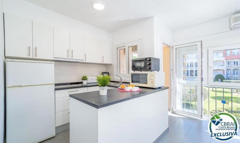 2 slaapkamer Appartement te koop in Empuriabrava met zwembad - € 185.000 (Ref: 10180771)