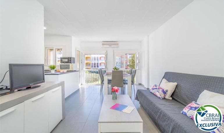 2 slaapkamer Appartement te koop in Empuriabrava met zwembad - € 185.000 (Ref: 10180771)