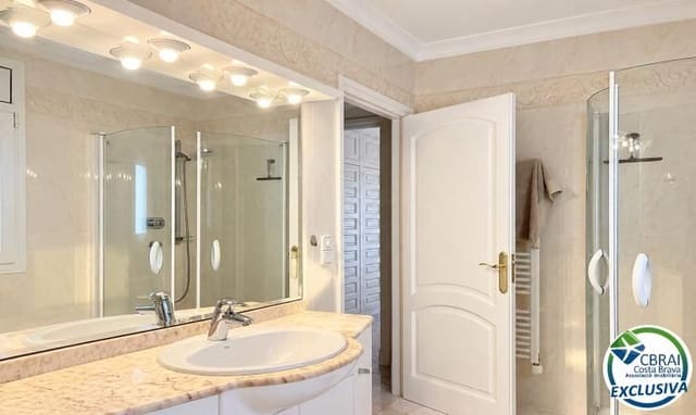 2 camera da letto Casa in vendita in Empuriabrava, Castelló d'Empúries con garage - 490.000 € (Rif: 10187262)
