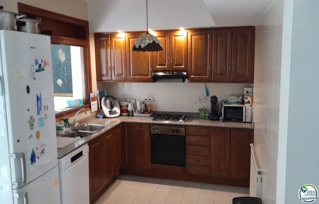 Chalet de 4 habitaciones en Empuriabrava, Castelló d'Empúries en venta con piscina garaje - 349.000 € (Ref: 8663716)